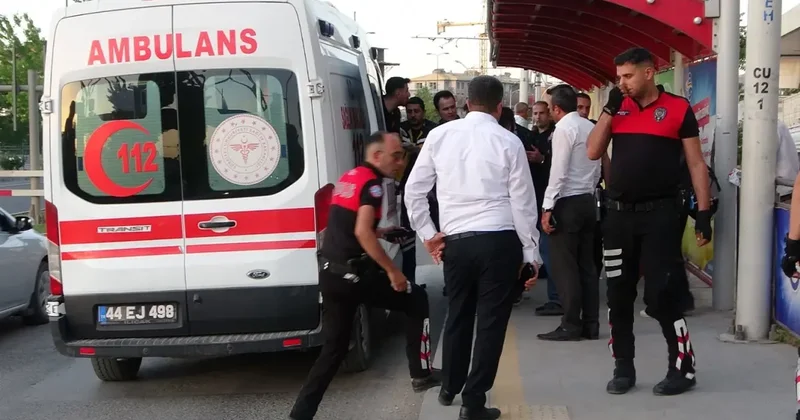 Otobüste tartışan 2 kadın indikleri durakta birbirlerini bıçakladı