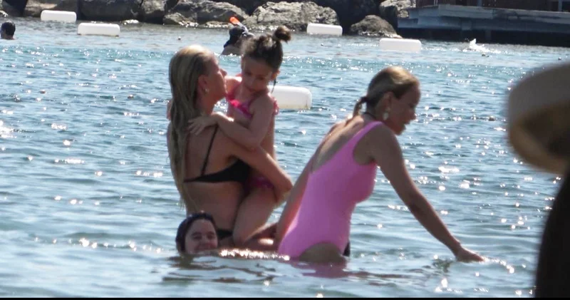 Doğa Rutkay Kamal ile Cansu Kurtçu nun çocuklu tatili