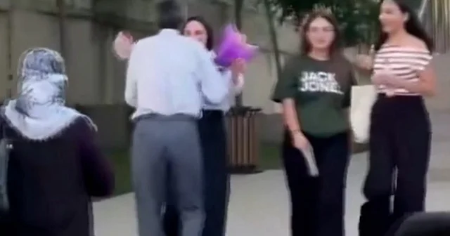YKS ye giren kızını çiçekle karşılayan baba o anları anlattı VİDEO İZLE