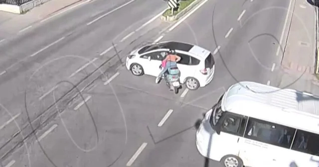 Motosikletlilerin karıştığı 3 kaza kamerada VİDEO İZLE