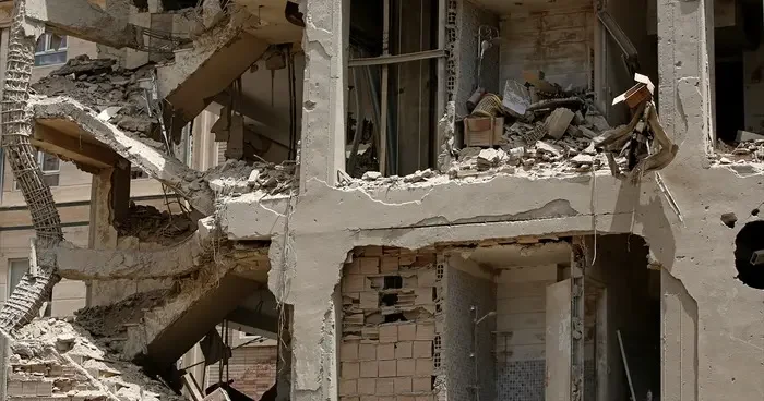İsrail in Tahran ın merkezinde sivil bir yerleşim yerine saldırısı mahallede büyük hasara yol açtı
