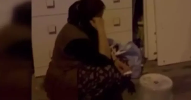 Ev sahibi baba oğul tartışması yaşlı kiracıyı evinden etti! Eşyalarını sokakta buldu