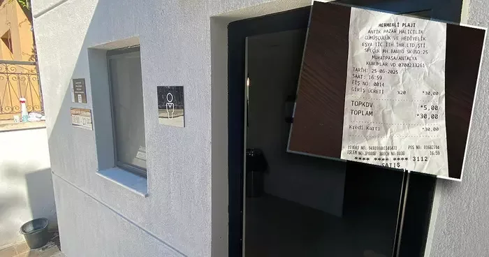 Antalya plajlarında şaşkına çeviren tarife! Hem mesai ile çalışıyor hem de euro ödeniyor: Turistlere ayrı Türklere ayrı fiyat