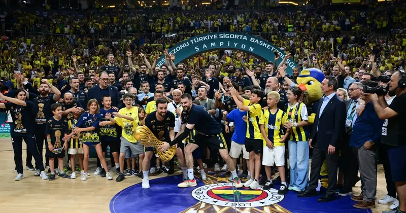 Fenerbahçe ayrılığı şampiyonluk kutlanırken açıklandı