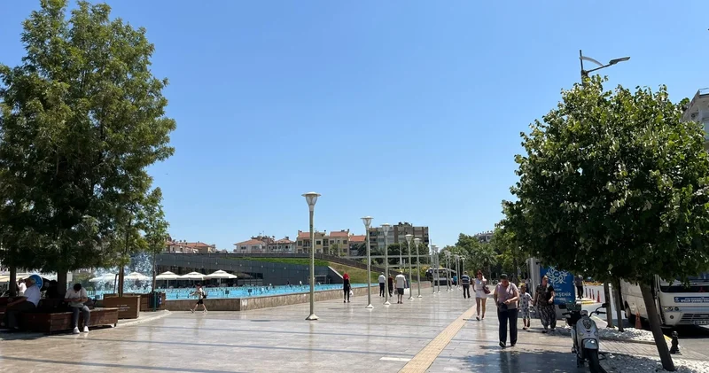 Kent yanıyor: Termometreler 42 dereceyi gösterdi