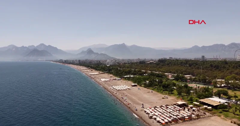 Antalya da sıcaklık 43 dereceyi buldu, Konyaaltı Sahili doldu