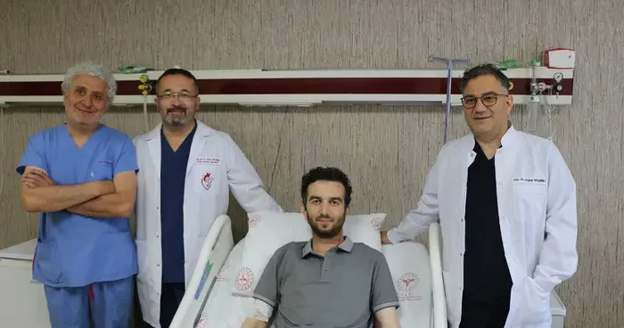 Rize de aort damarında yırtık oluşan hasta hibrit yöntemiyle tedavi edildi