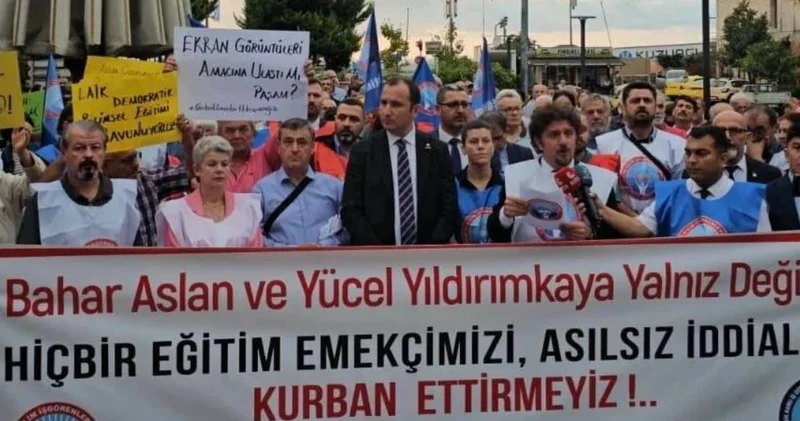 Kadınlar için afiş astığı için okuldan atılmıştı! Müdür yardımcısı görevine iade edildi