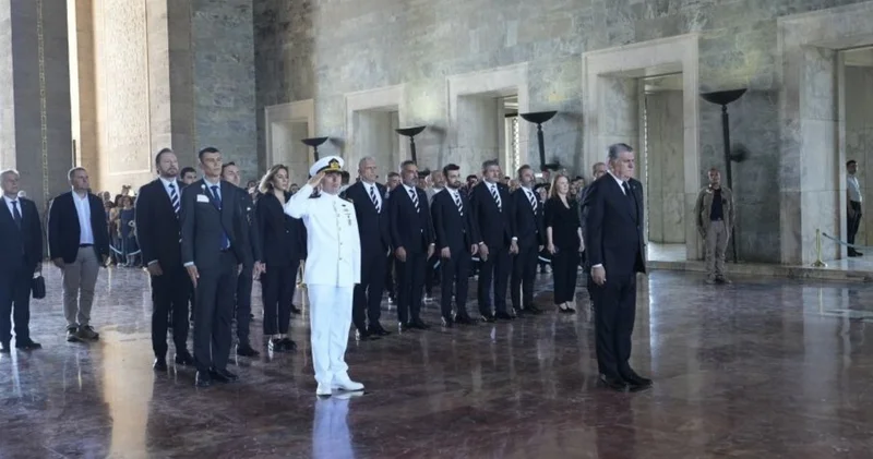 Serdal Adalı Atatürk ün huzurunda söz verdi