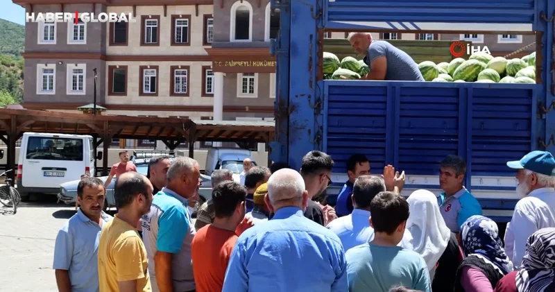 Adana da 20 ton karpuz ücretsiz dağıtıldı