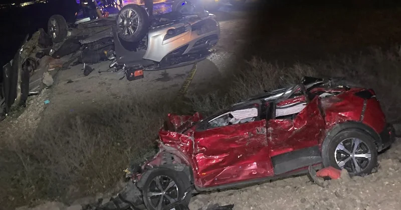 Ankara da kafa kafaya çarpışan otomobiller demir yığınına döndü: Ölüler ve yaralılar var Sözcü Gazetesi