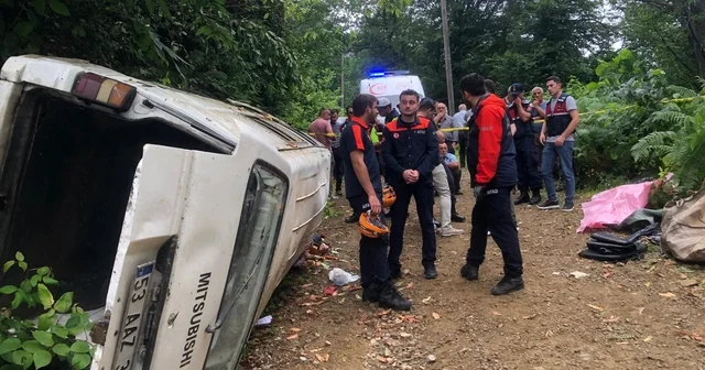 Rize de minibüs, yamaçtan yuvarlandı; 2 ölü, 3 yaralı Rize Haberleri