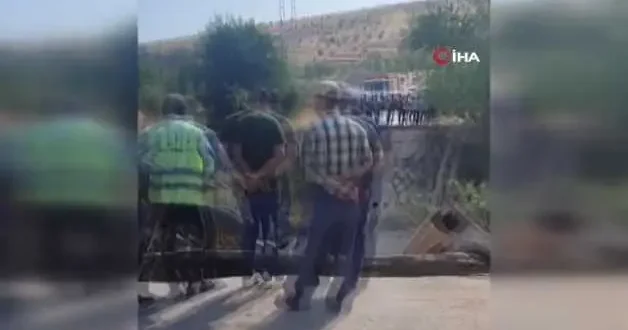 Malatya’da kamyonun geçişi sırasında köprü çöktü: Şoför yaralı