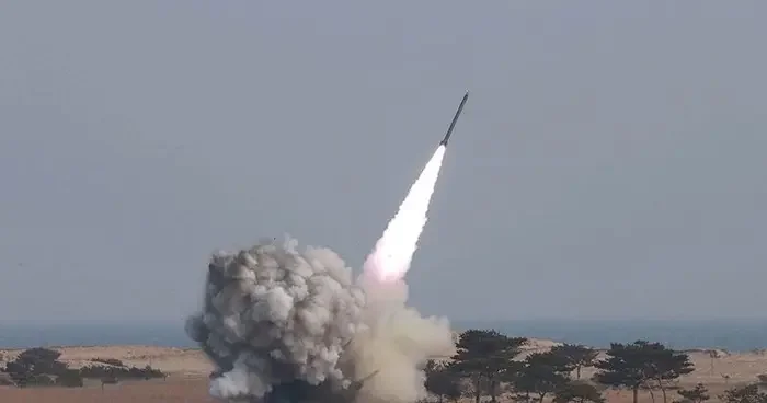 Yemen den İsrail e balistik füzeli saldırı
