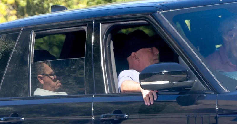 Bruce Willis in son hali: İki şapka üst üste geziyor magazin haberleri