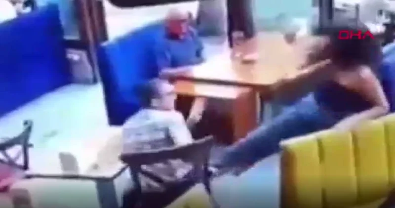 Kadın garson kendisine vuran erkek müşteriyi tekme tokat dışarı attı!