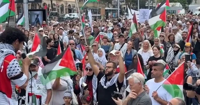 İsveçliler Gazze’de yaşanan soykırım için ayaklandı VİDEO İZLE