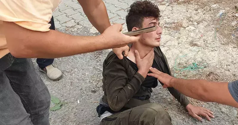Sürücüsünün ‘dur’ ihtarına uymadığı araçtan 9 kaçak göçmen çıktı