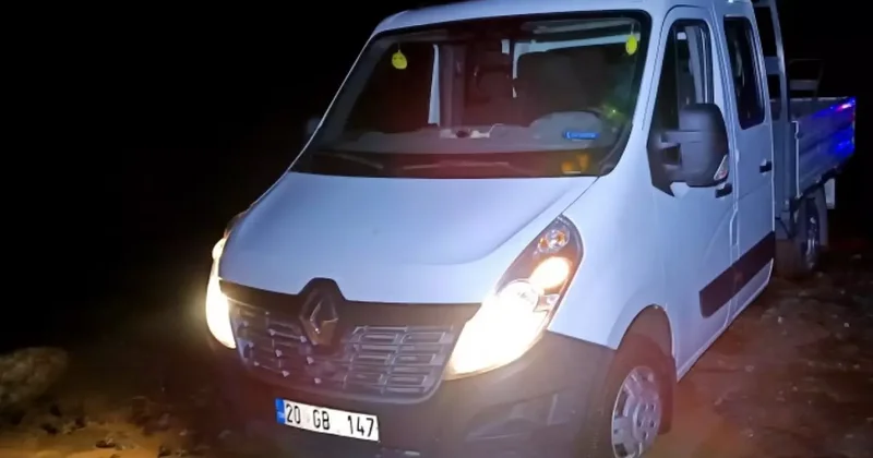Kars ta heyelan! Ekipler mahsur kalan 11 araç için bölgede