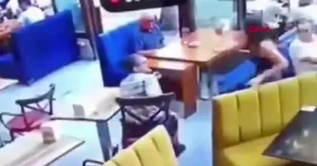 Kadın garson ile müşteri arasındaki kavga kamerada