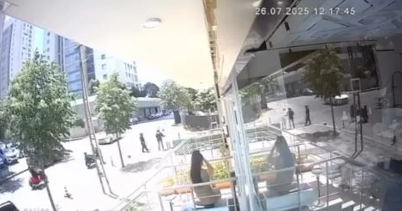Tartıştığı kişiyi sokak ortasında silahla vurdu