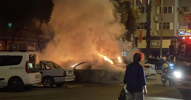 Muğla da park halindeki iki otomobil ve bir elektrikli bisiklet yandı Muğla Haberleri