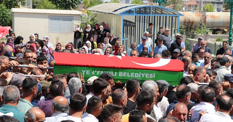 Trafik kazasında ölen Yenifakılı Belediye Başkanı Sarıaslan ın cenazesi defnedildi