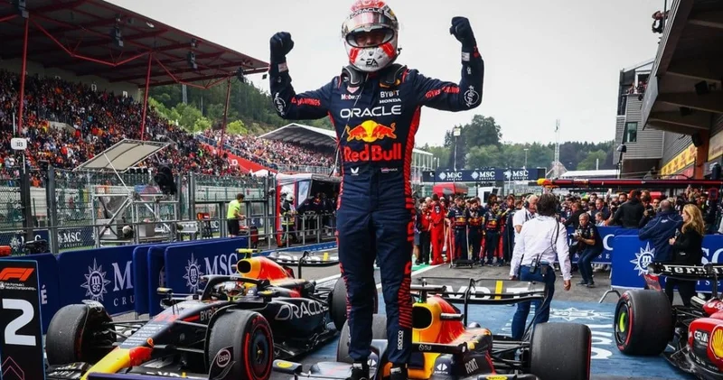 Verstappen fırtına gibi esti