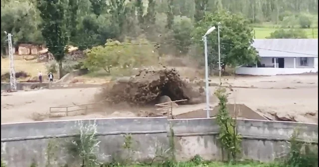 Kars ta sağanak; sel ve heyelan 8 köyü vurdu, yollar kapandı Kars Haberleri