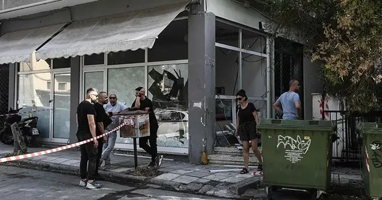 Komşuda şiddetli patlama: En az 3 kilo patlayıcı kullanıldı