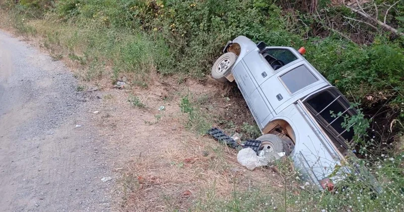 Yangın ekibine yemek götüren araç kaza yaptı