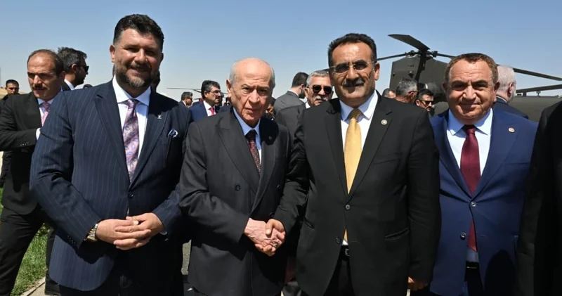 Bahçeli yi Malazgirt te DEM Partili başkan karşıladı
