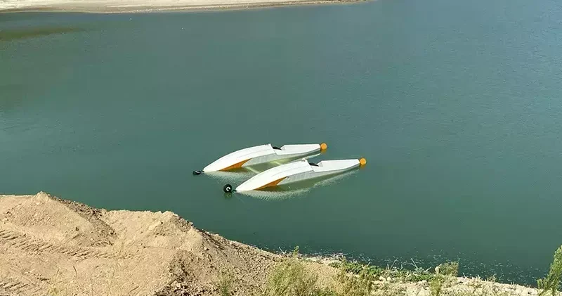 Kırıma uğrayan yangın söndürme uçağının kaldırılmasına çalışılıyor