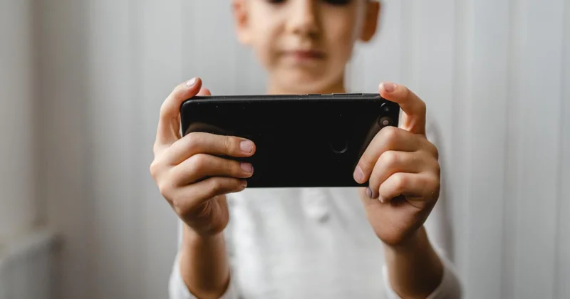 13 yaşından önce akıllı telefon kullanmak ruh sağlığını geriletiyor