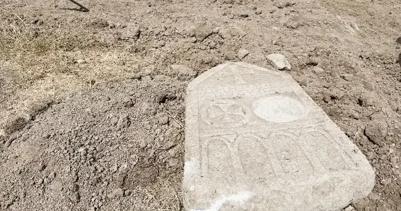 Çorum da kanal çalışması sırasında tarihi mezar taşı bulundu