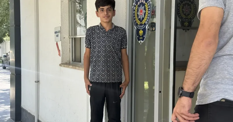 15 yaşındaki çocuk çöpte servet buldu! Polislere teslim etti