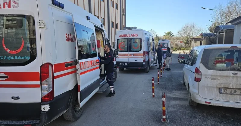 İhbara giden polis ekibi kaza yaptı: 5 yaralı