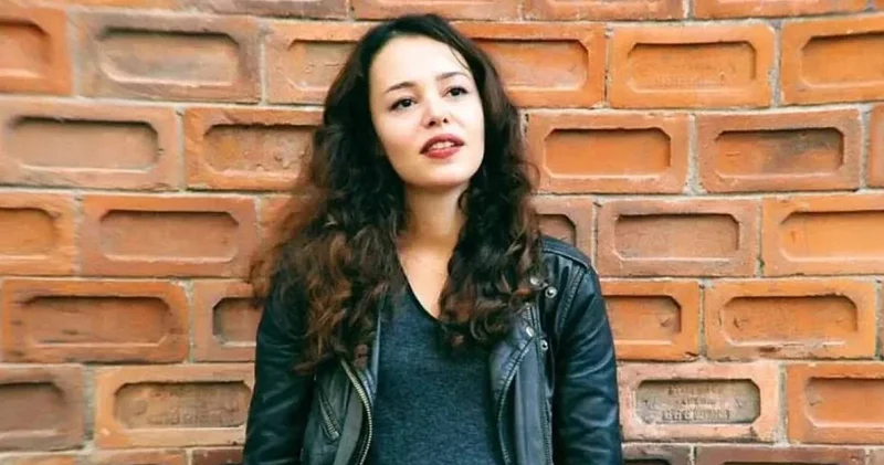 Lara Kamhi den şiddet iddiası: Boğazımı sıkıp öldürmeye çalıştı!