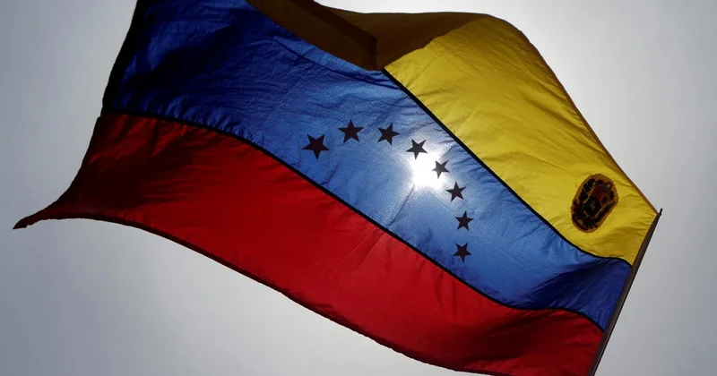 Venezuela, Kolombiya sınırına 15 bin güvenlik gücü yerleştirecek