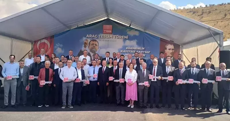 Türkiye Belediyeler Birliği, 53 belediyeye hizmet aracı teslim etti