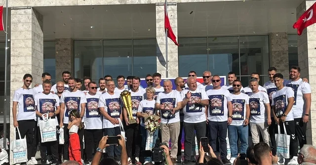 Nilüfer Belediyespor, Süper Kupa coşkusunu taraftarıyla kutladı Bursa Haberleri