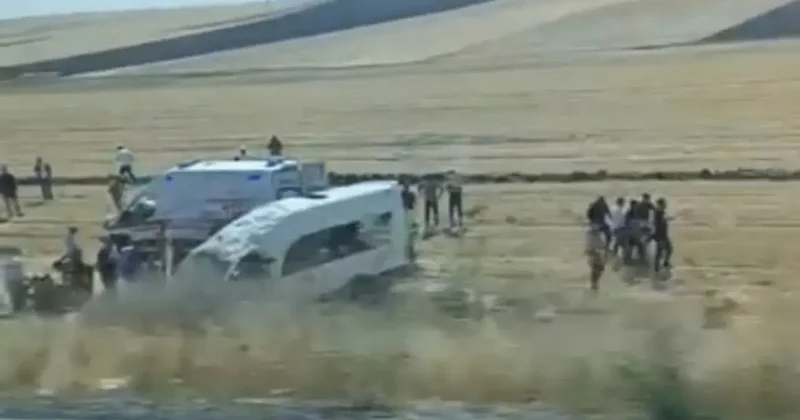 Malazgirt yolunda kaza: 1 i ağır 10 kişi yaralandı