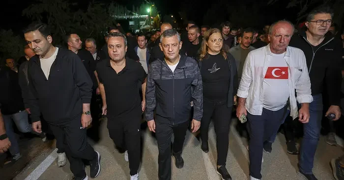 Özgür Özel’den ‘Zafer Yolu’ yürüyüşü! 4 saat sürdü, gün doğumuna kadar beklediler