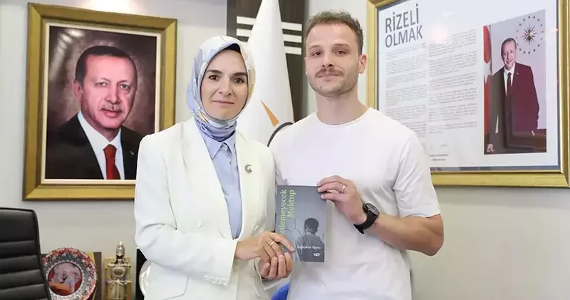 Devlet korumasında yetişti, hayat hikayesini yazdığı kitabını Bakan Göktaş a hediye etti