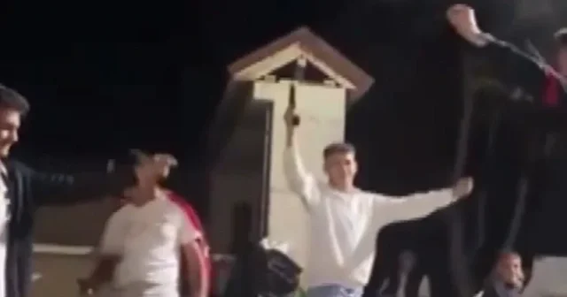 Magandalar bu kez de asker eğlencesinde kurşun yağdırdı: Çiftetelli oynarken bir yandan ateş ettiler VİDEO İZLE