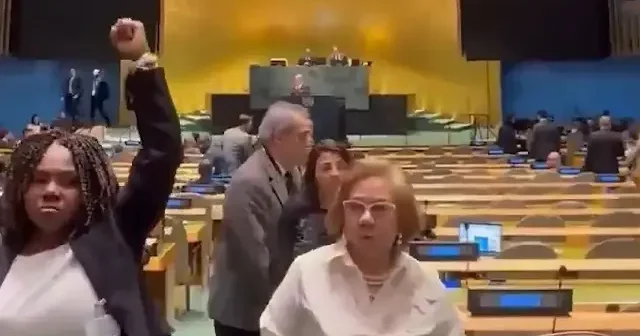 Kolombiya heyeti Özgür Filistin nidaları atarak Netanyahu’yu protesto etti VİDEO İZLE
