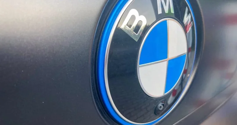 BMW’de yangın riski: 330 binden fazla araç geri çağrılıyor!