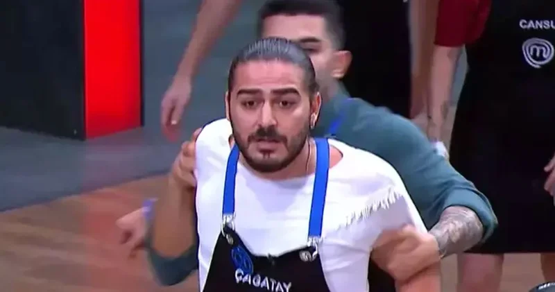 Masterchef te yarışmacı Mehmet Şef in üstüne yürüdü