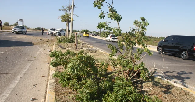 Serik te ağaca ve araca çarpan otomobilin sürücüsü yaralandı Antalya Haberleri