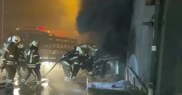 Kağıthane’de matbaa deposunda çıkan yangın korkuttu VİDEO İZLE